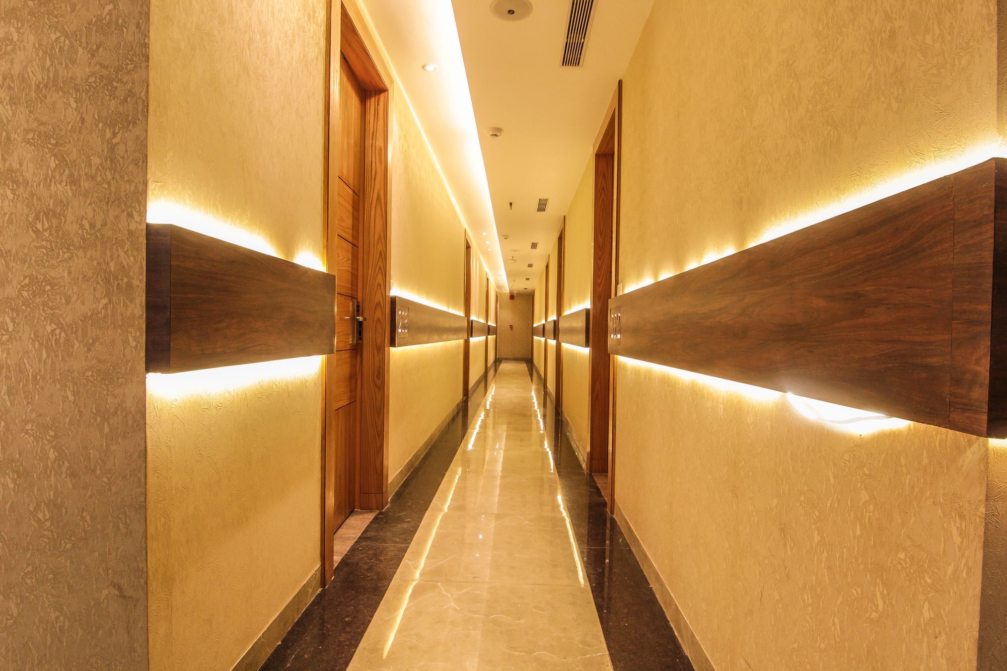 Hotel Gurveer Royal Lucknow Exterior foto